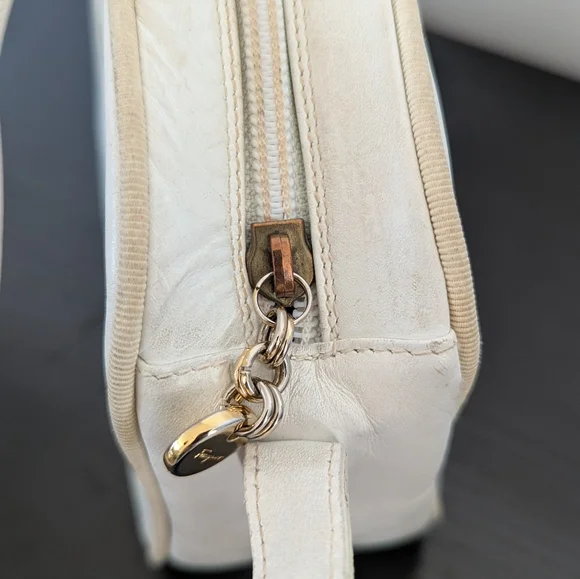 Salvatore Ferragamo Vintage Vara Ribbon Leather Camera Bag Ivory Crossbody - Picture 7 of 14